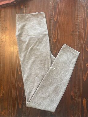 Nike Women’s Light Gray Athletic Leggings